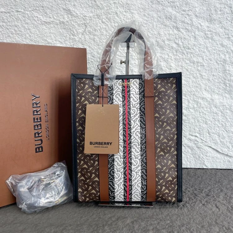 95新/博柏利/包包/[251221XZWC]/C14534165841