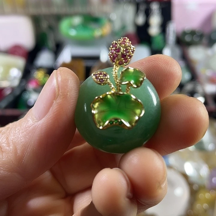 石英质玉（金丝玉）未镶嵌颈饰