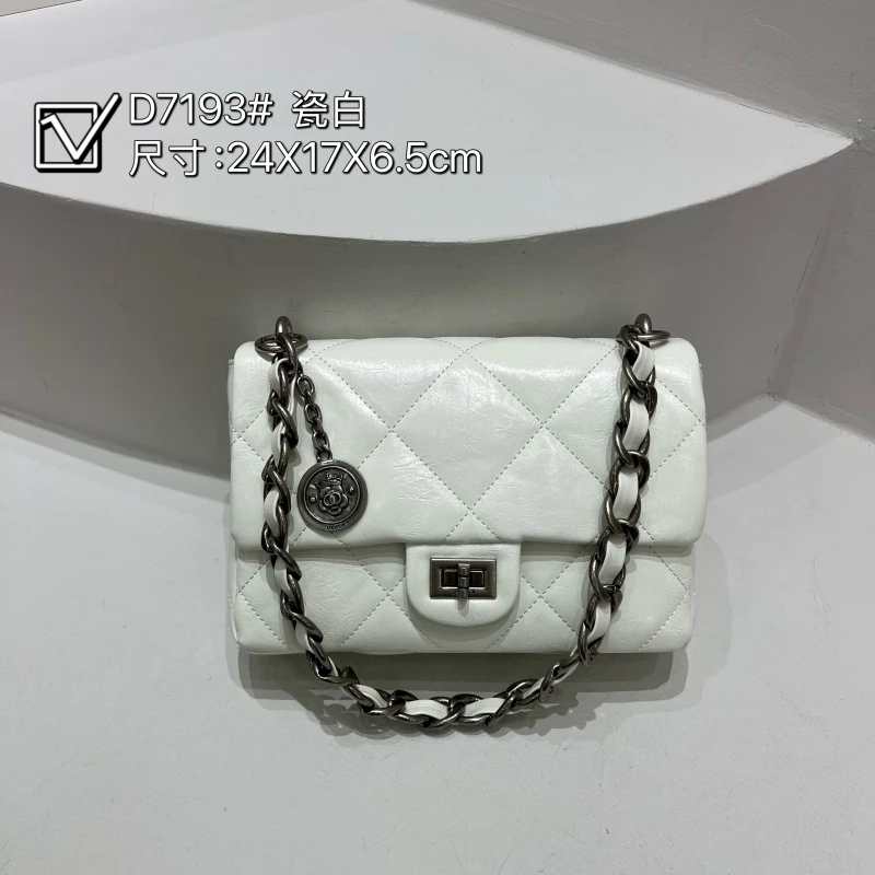 【文文甄选】ZT-D7193-瓷白 小香风斜挎包流浪包女包肩包