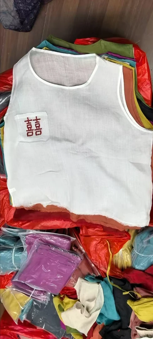 100支苎麻毛边双喜刺绣马甲 185