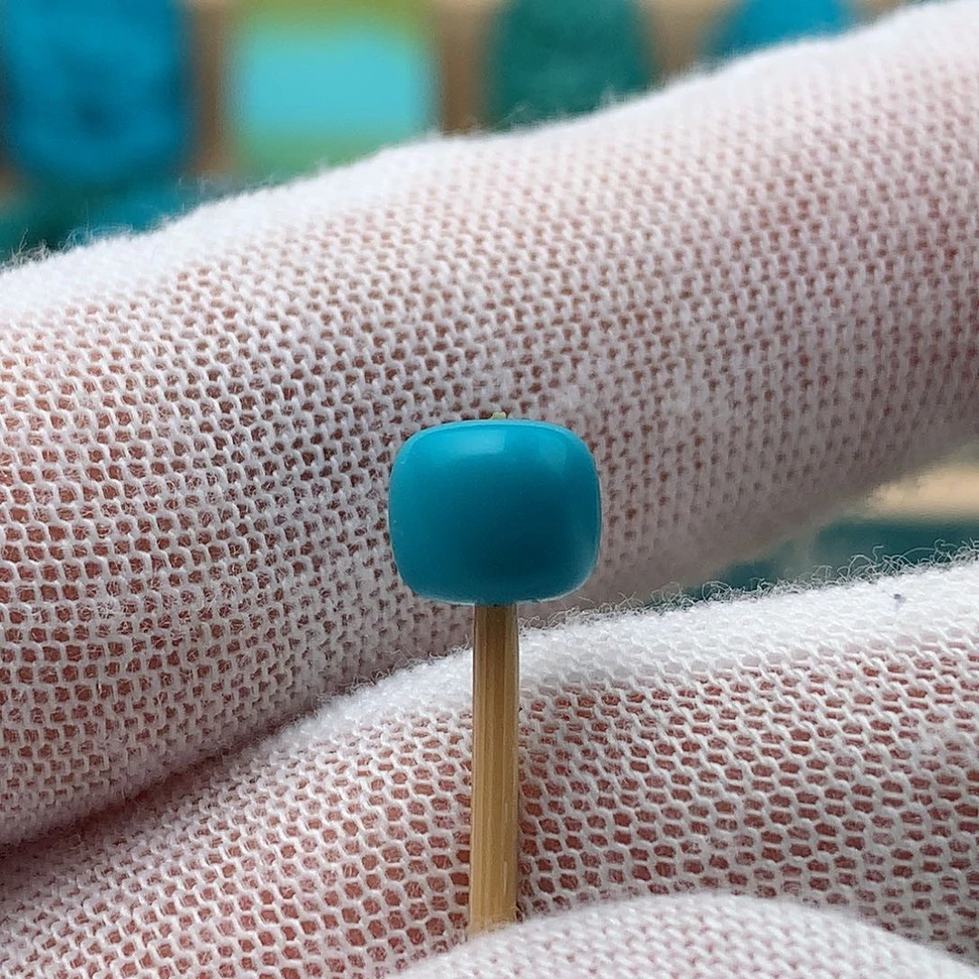 绿松石未镶嵌颈饰