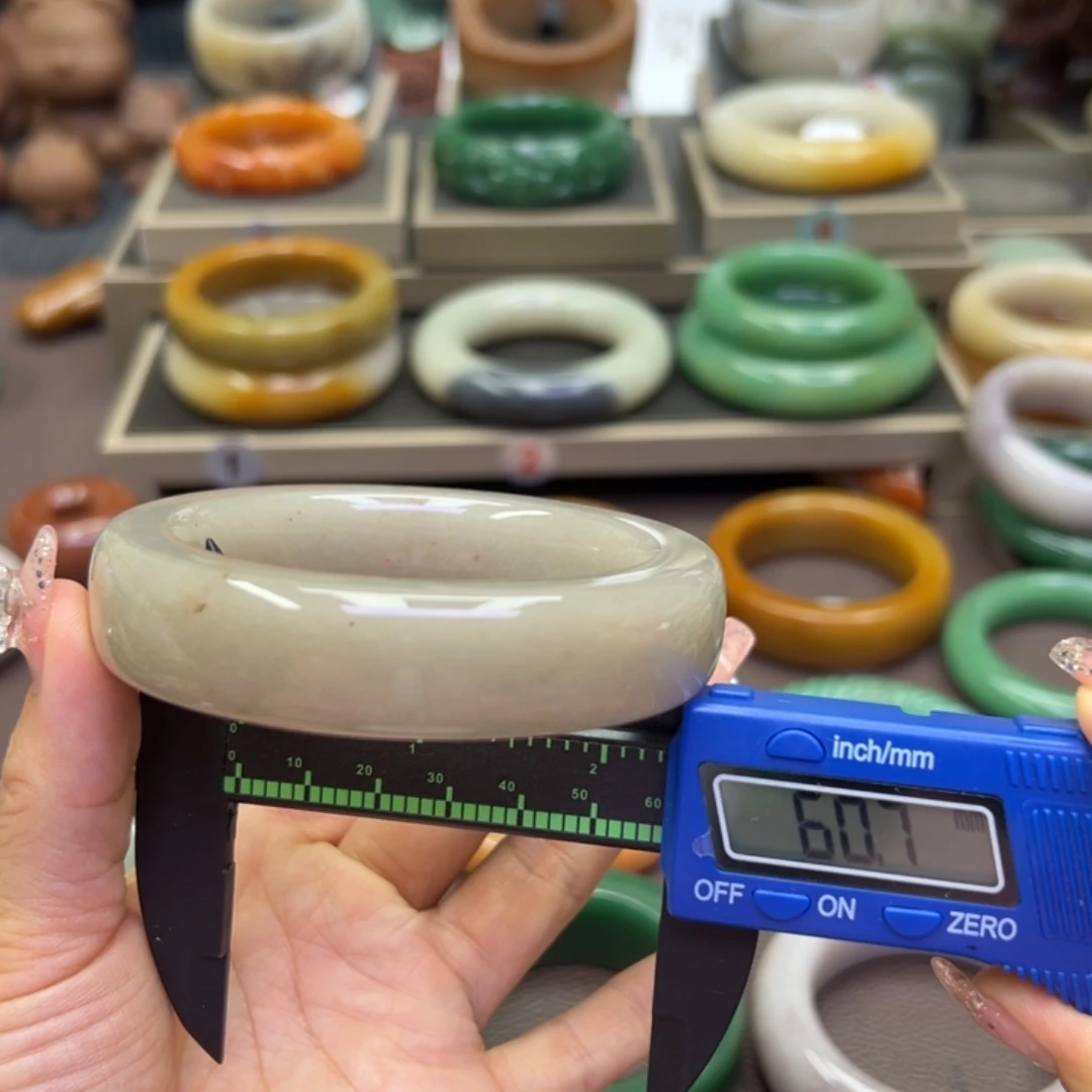 石英岩玉手镯未镶嵌