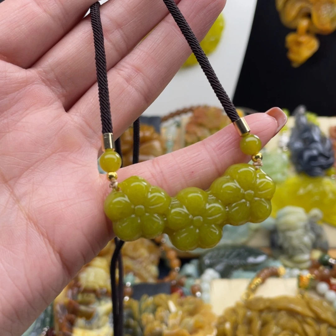 未镶嵌蛇纹石玉颈饰
