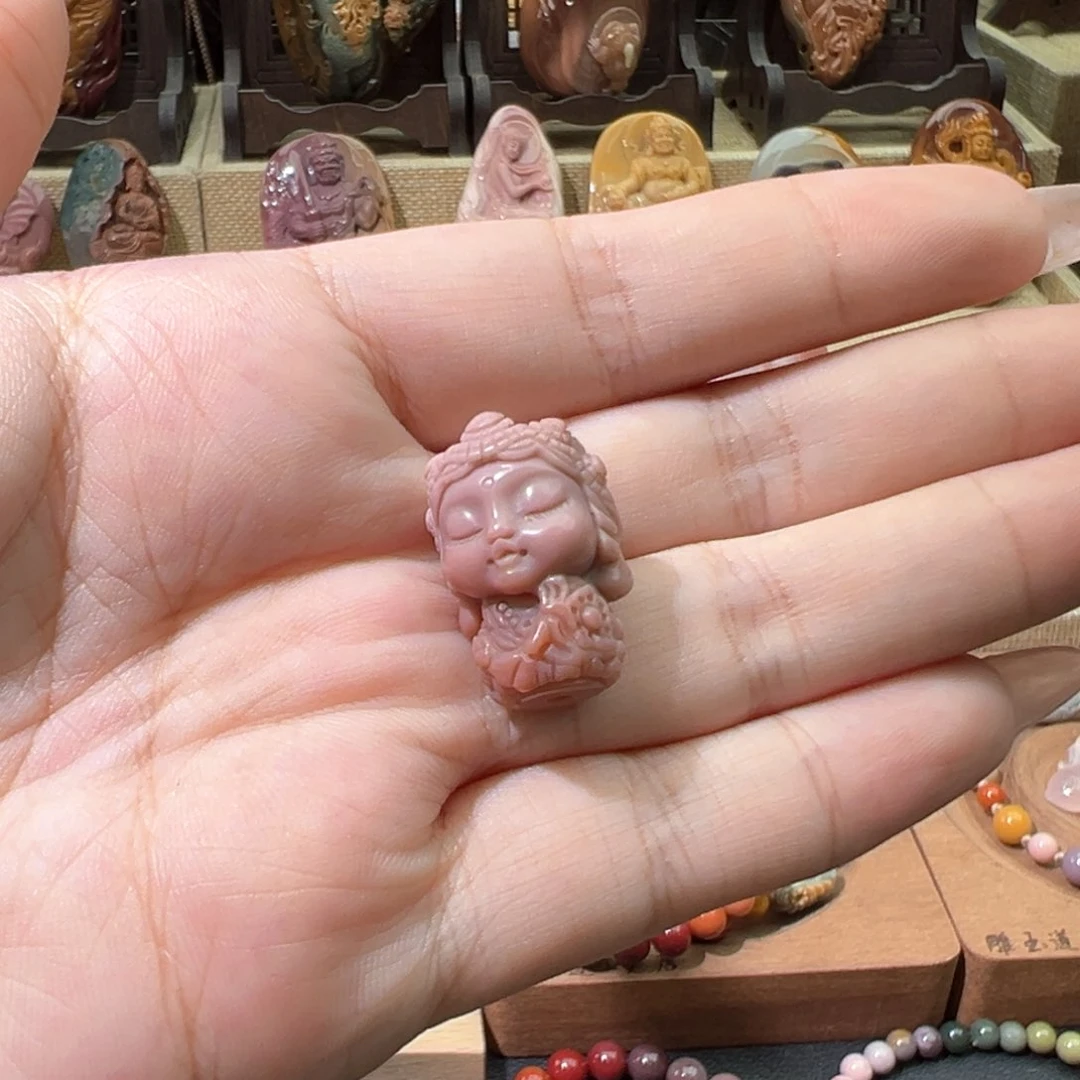 石英质玉颈饰未镶嵌念****?