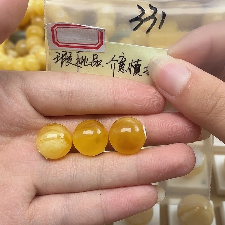 未镶嵌蜜蜡裸石打****品微瑕