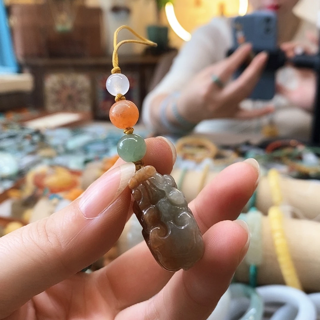 翡翠挂件未镶嵌翡翠挂件