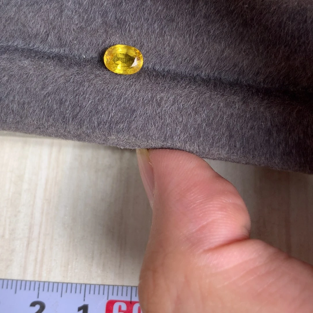 蓝宝石裸石1.2卡 金丝雀