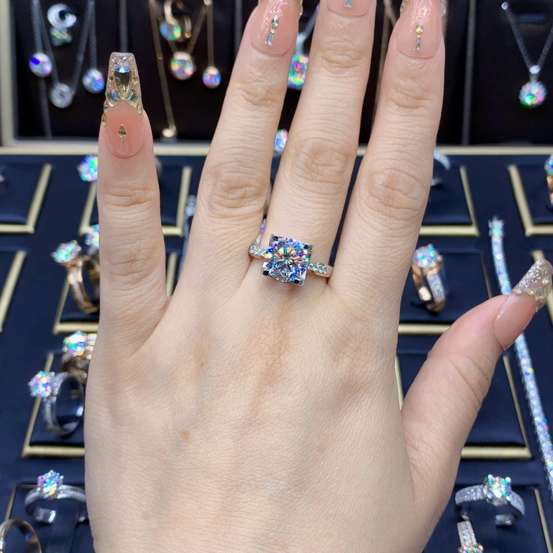 戒指/指环18K金镶嵌合成碳硅石（莫桑石）c****4