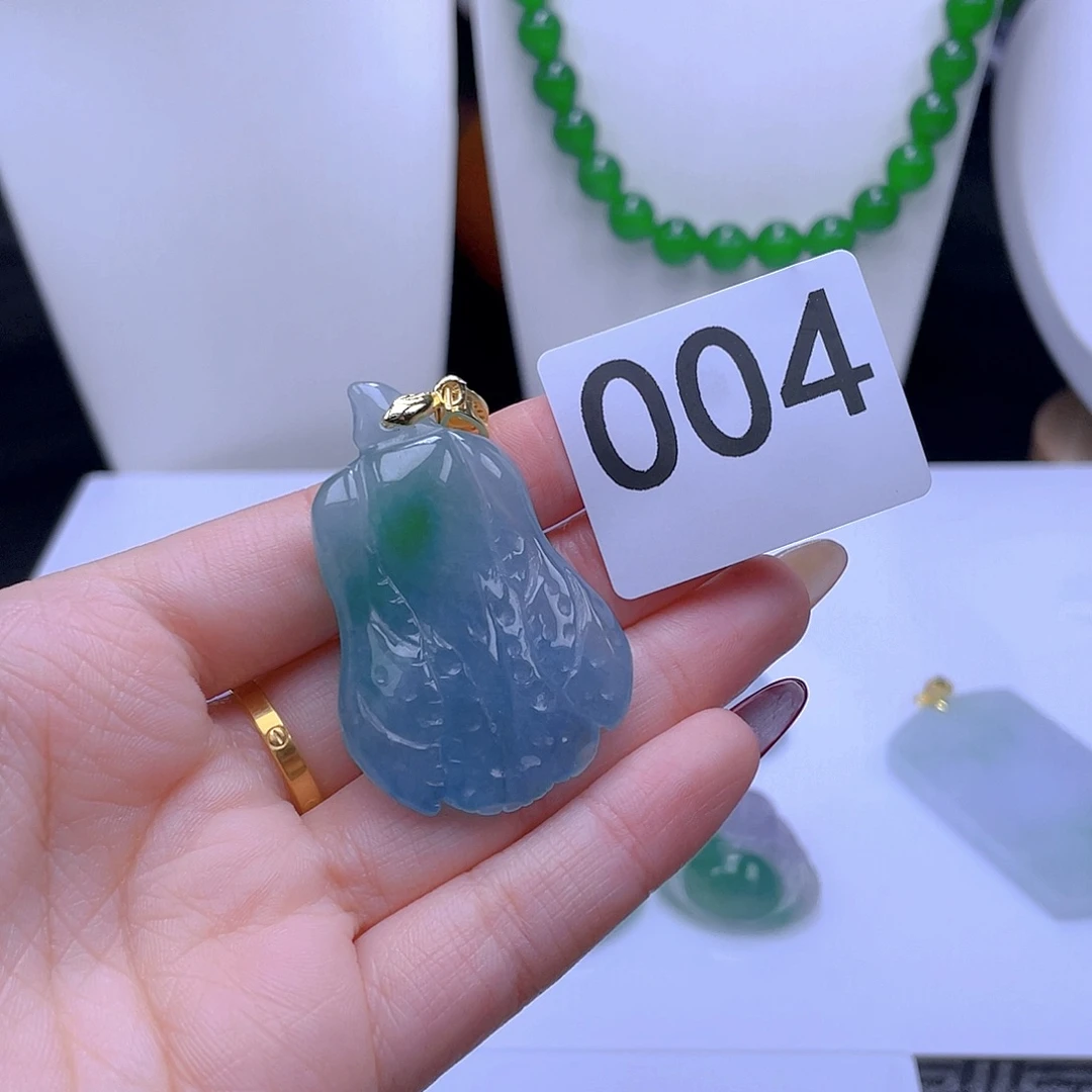 翡翠吊坠(赠链)未镶嵌