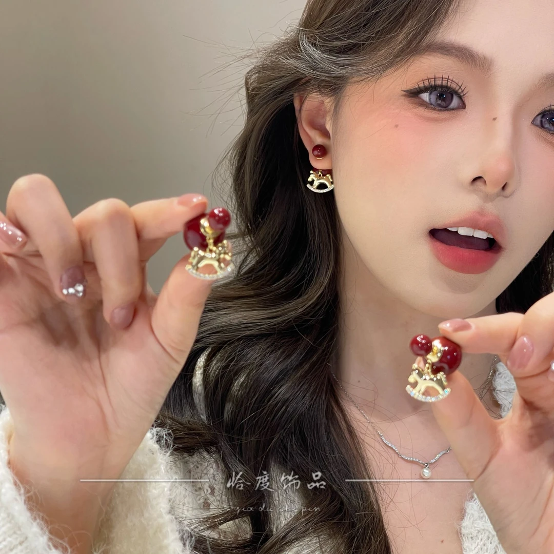 铜合金仿珍珠耳饰 【恰度】可爱俏皮小马红色珠珠耳钉