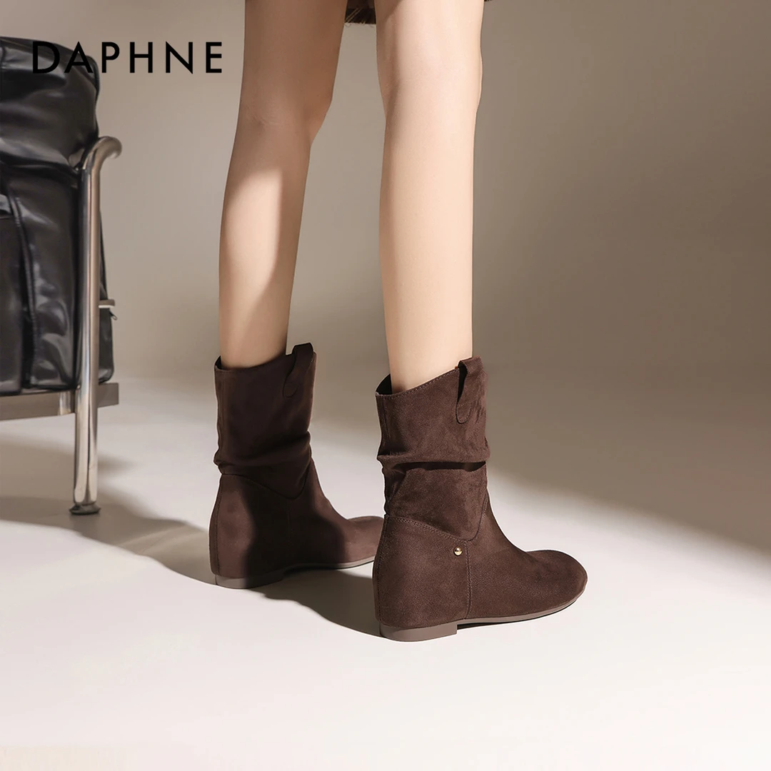 达芙妮新款时尚百搭秋冬氛围感复古港风美拉德色系瘦瘦靴时装靴
