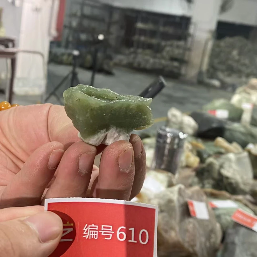 新疆玉料原石发一件编号610