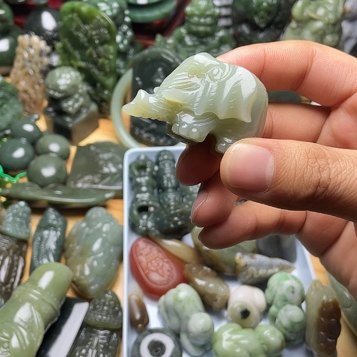 和田玉未镶嵌挂件