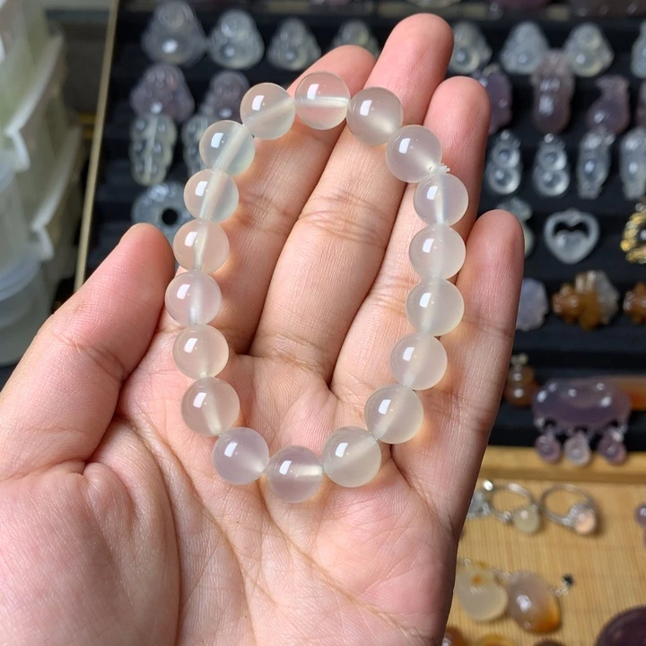 未镶嵌颈饰玛瑙/玉髓陈**?
