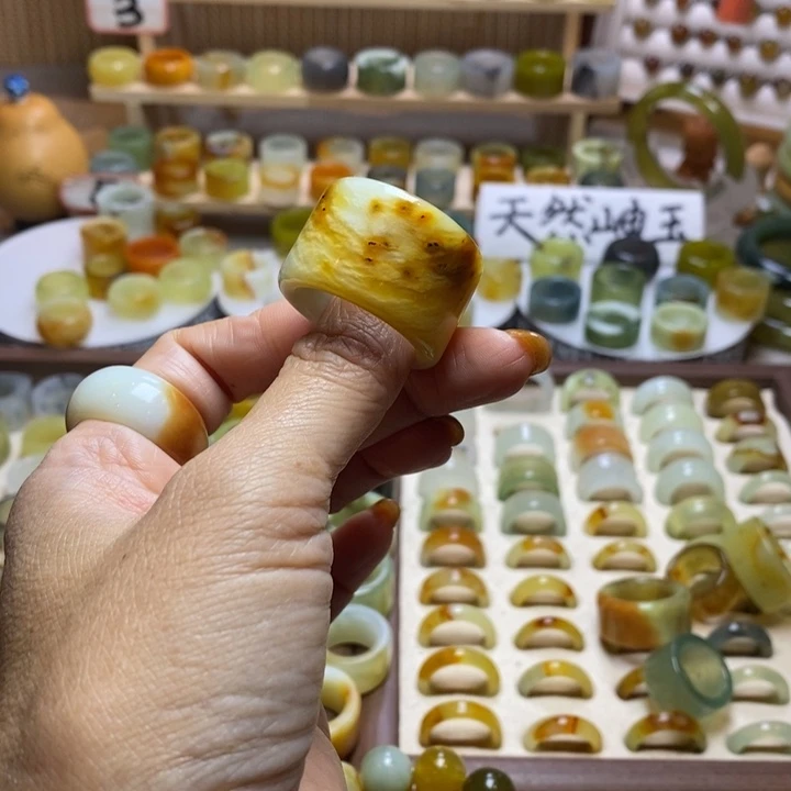笫***团岫玉未镶嵌戒圈岫玉精品指环