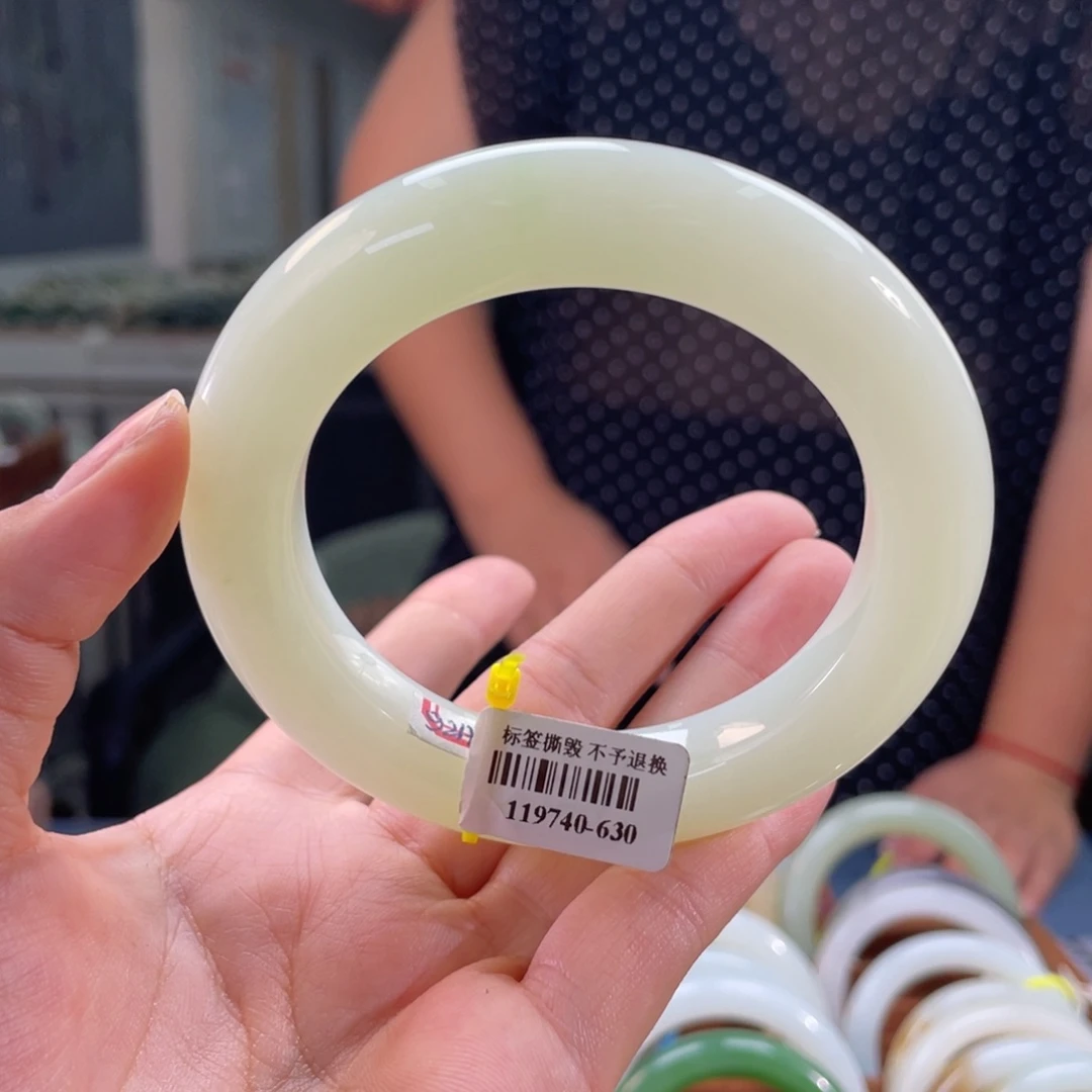 和田玉手镯未镶嵌口径60