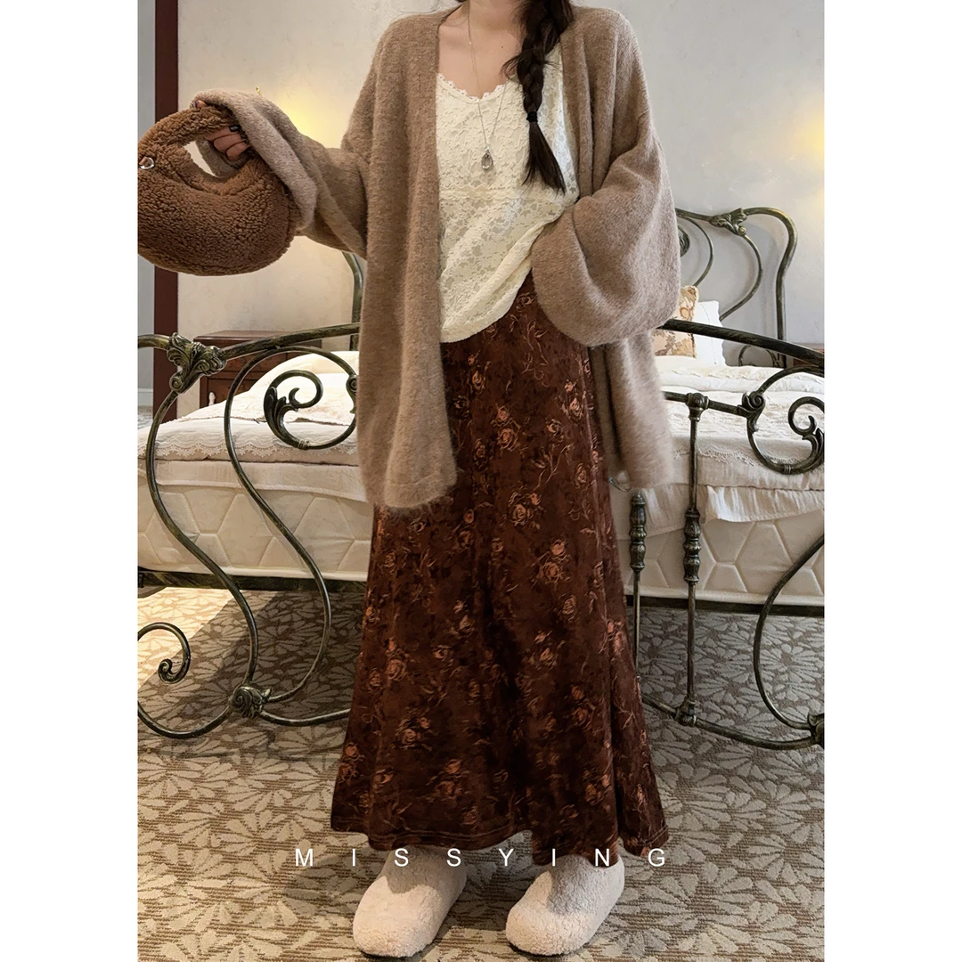 应小姐【野蔷薇】微胖大码秋季韩版温柔显瘦百搭丝绒蔷薇提花半身裙