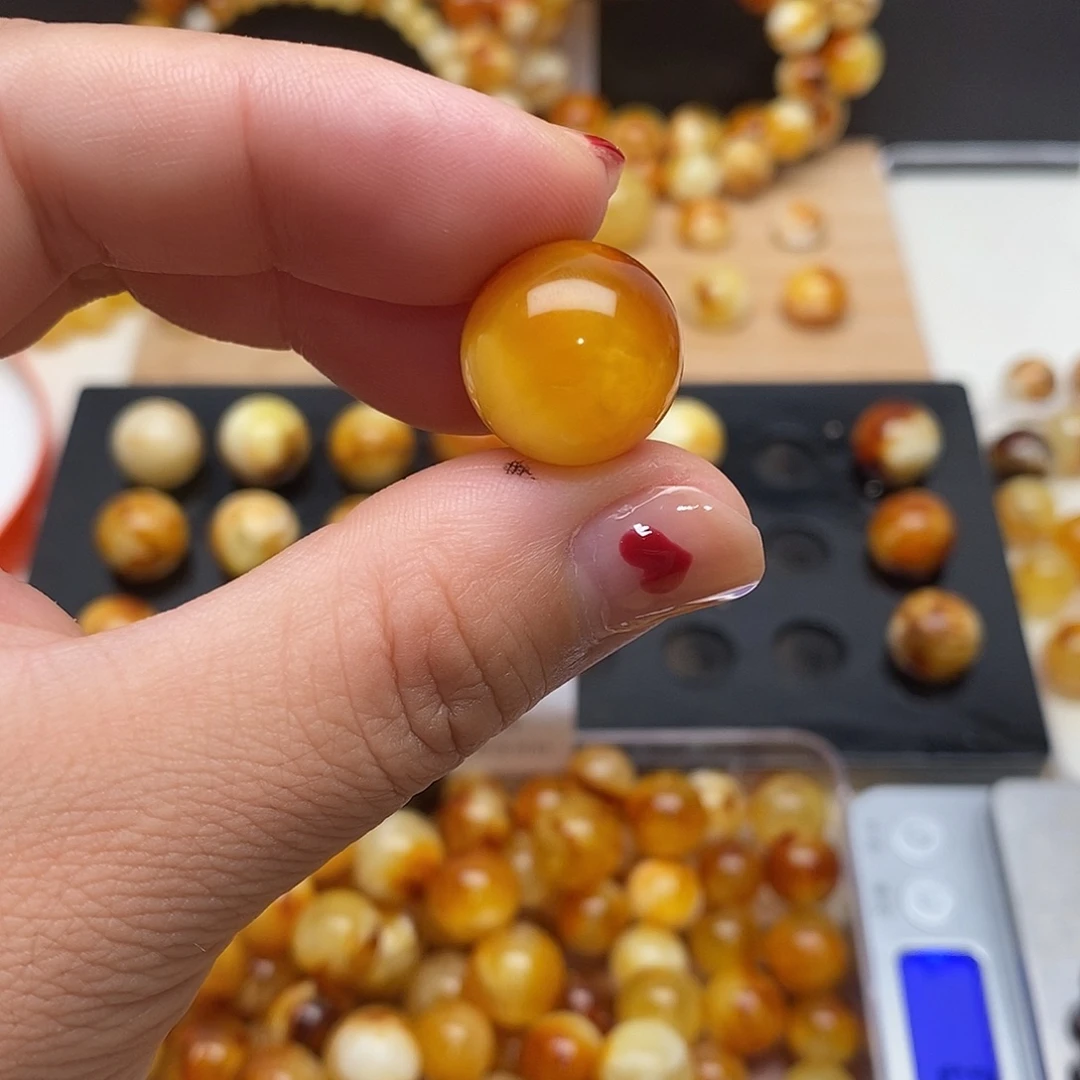 王***朝未镶嵌琥珀裸石蜜蜡