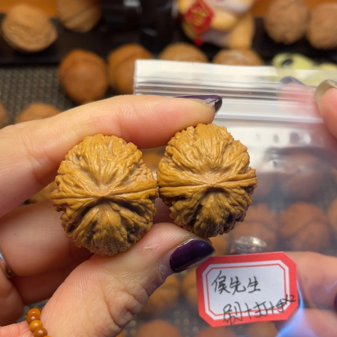 侯***太文玩核桃吊坠30尺全品闷尖粗筋元宝