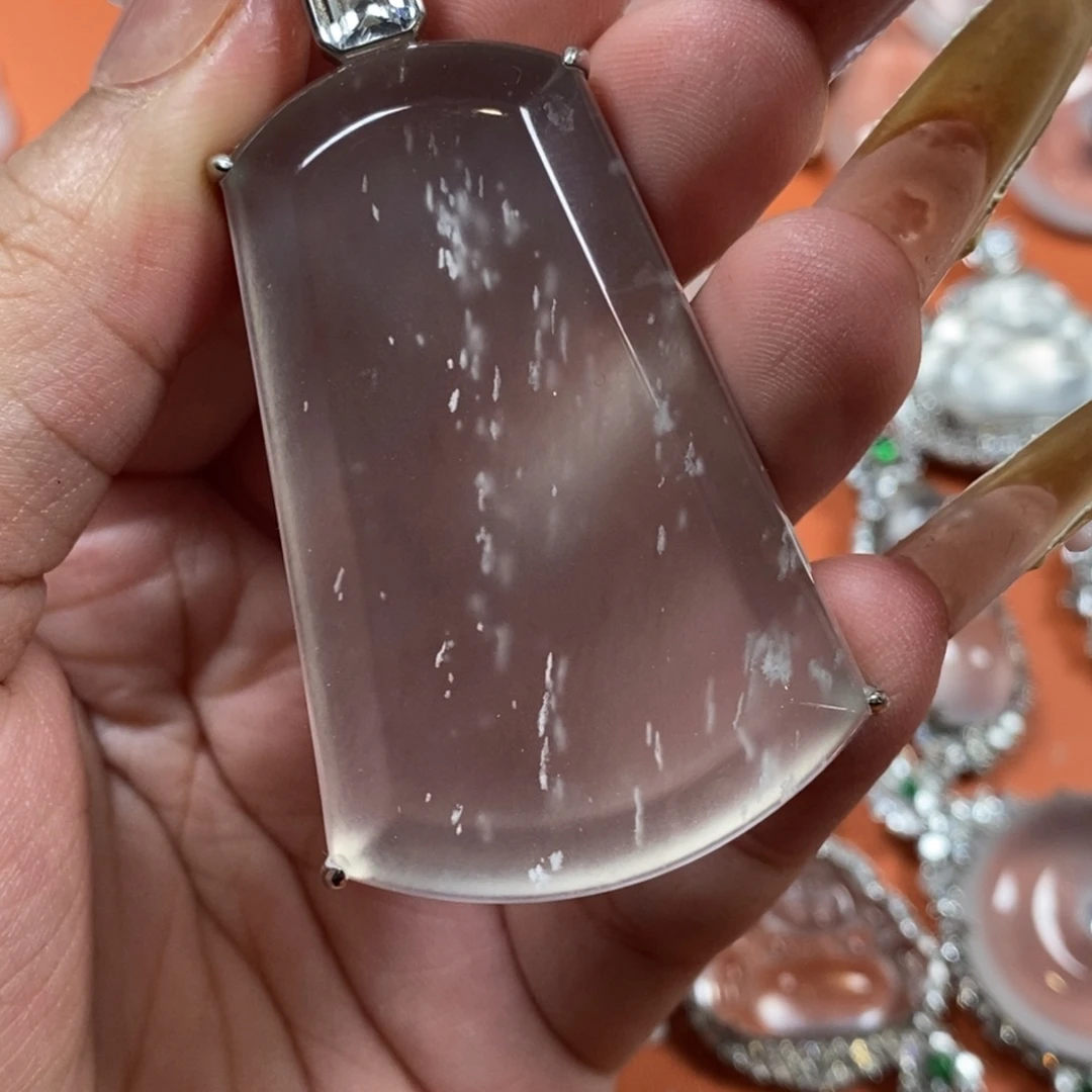 高***高石英质玉银S925镶嵌颈饰无事牌