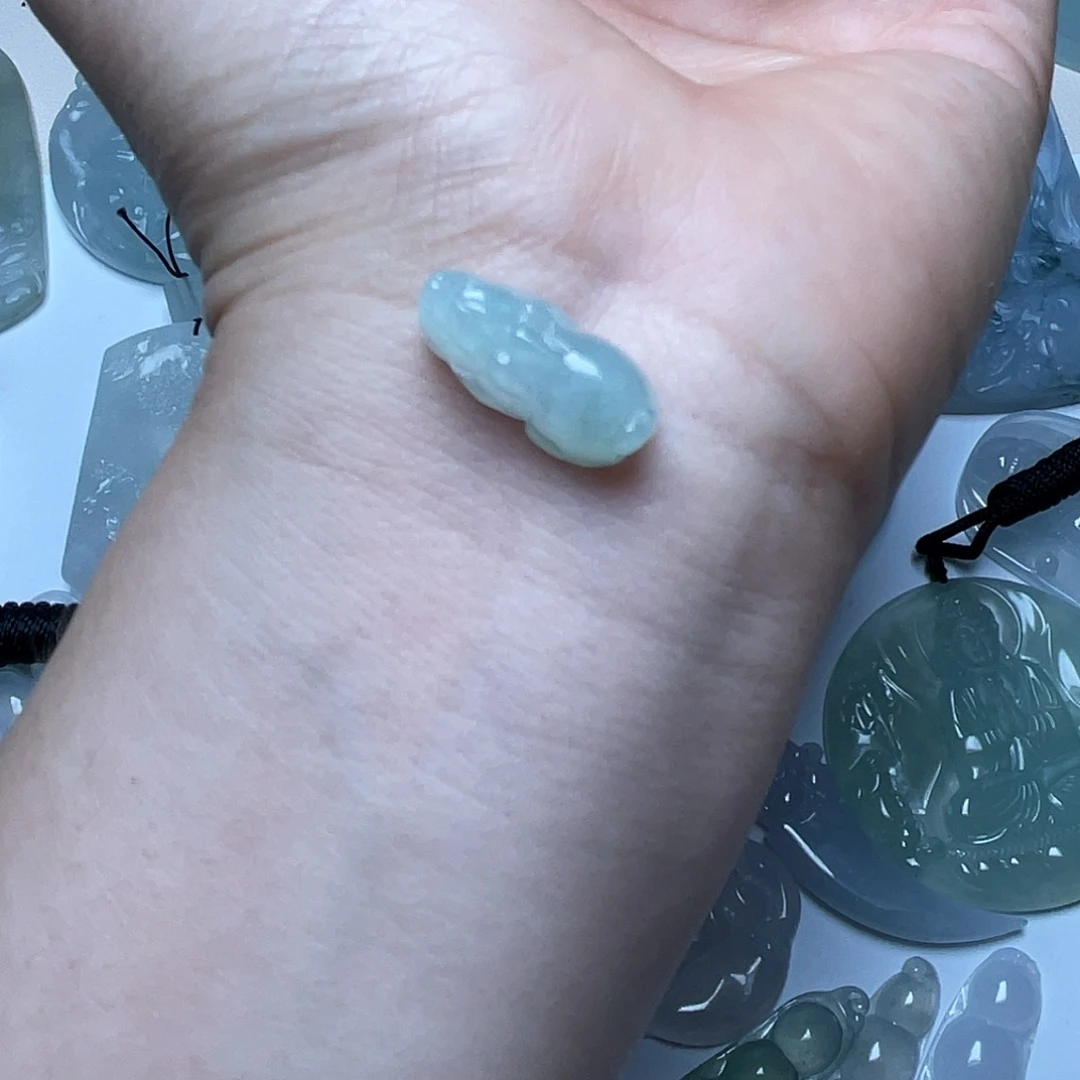 颈饰未镶嵌翡翠天然缅甸翡翠A货前后孔小貔貅