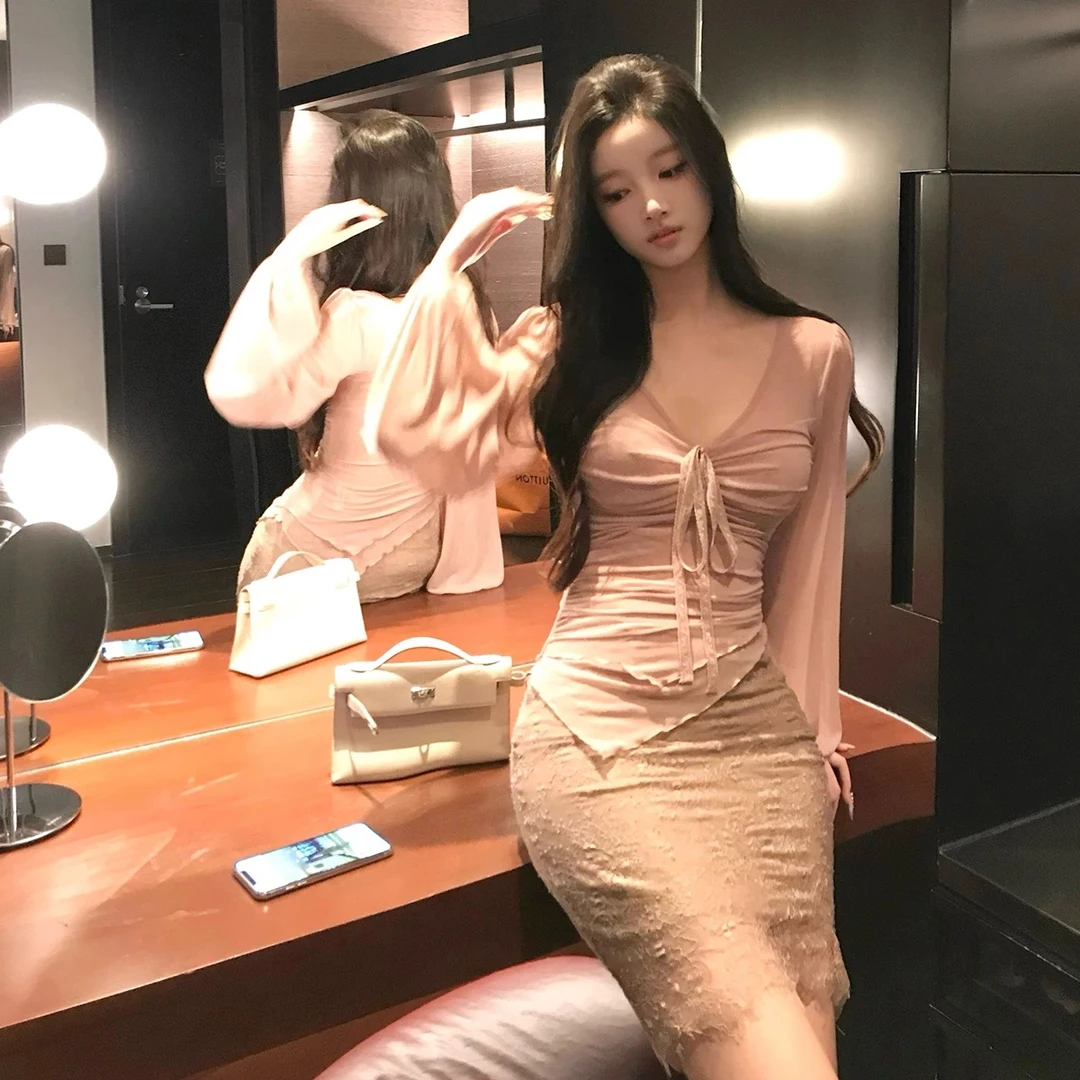 粉色修身绑带v领长袖T恤女秋季纯欲套装蕾丝拼接包臀半身裙两件套