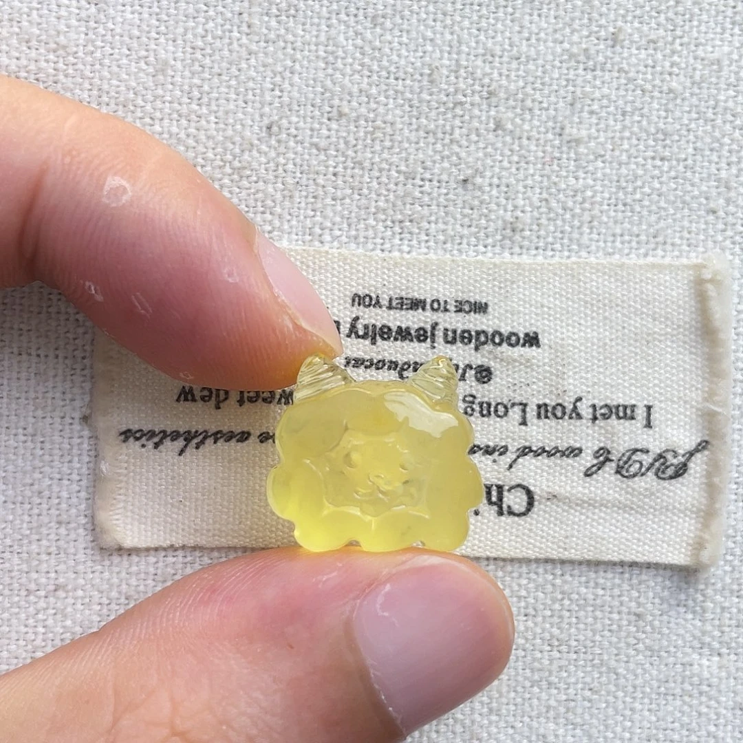 裸石琥珀未镶嵌小羊