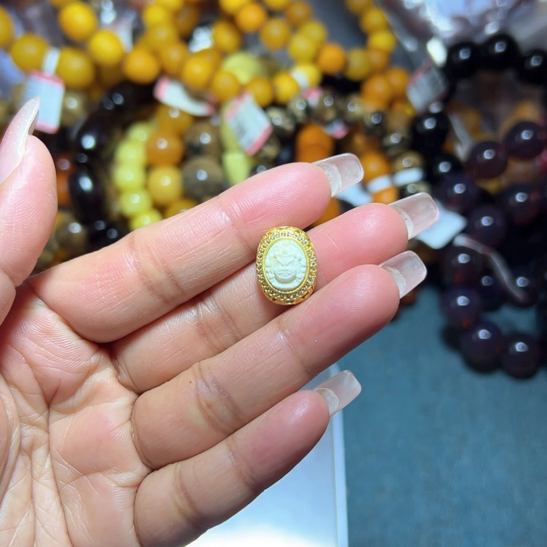 琥珀珠宝奇石未镶嵌508 发其中一个