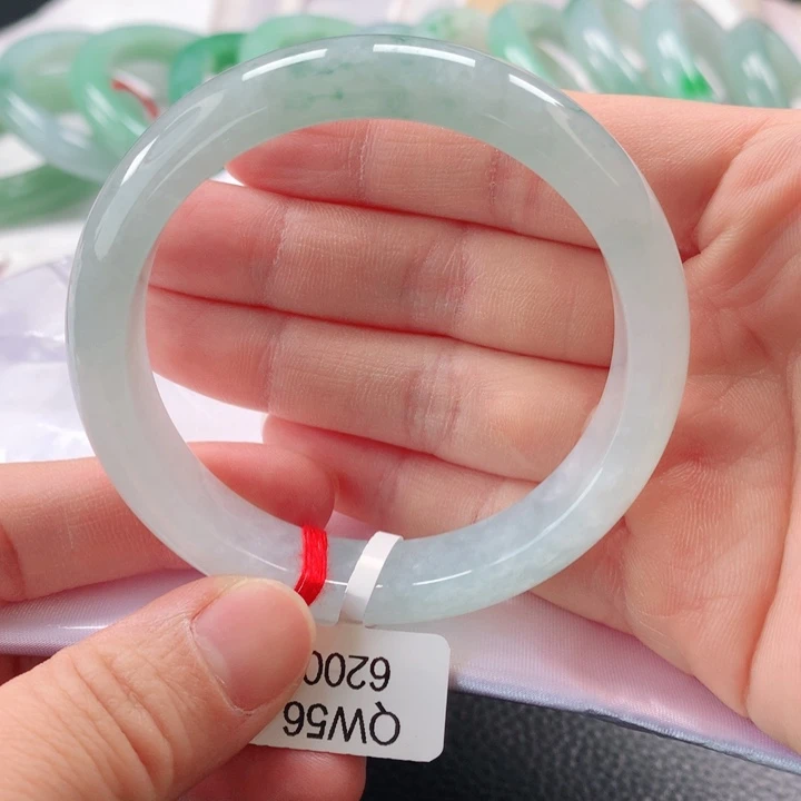 翡翠手镯未镶嵌缅甸A货翡翠手镯