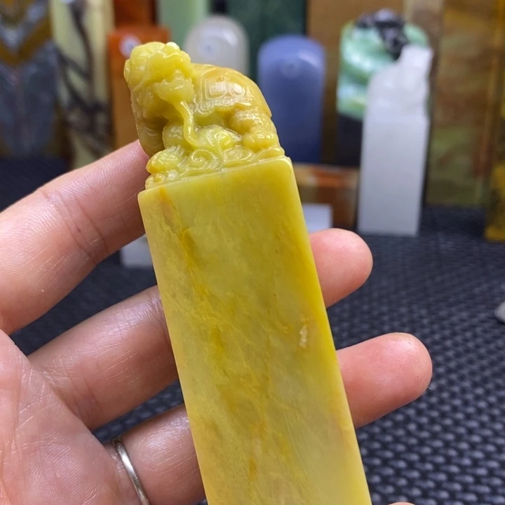广东石游**鱼青田石印章石