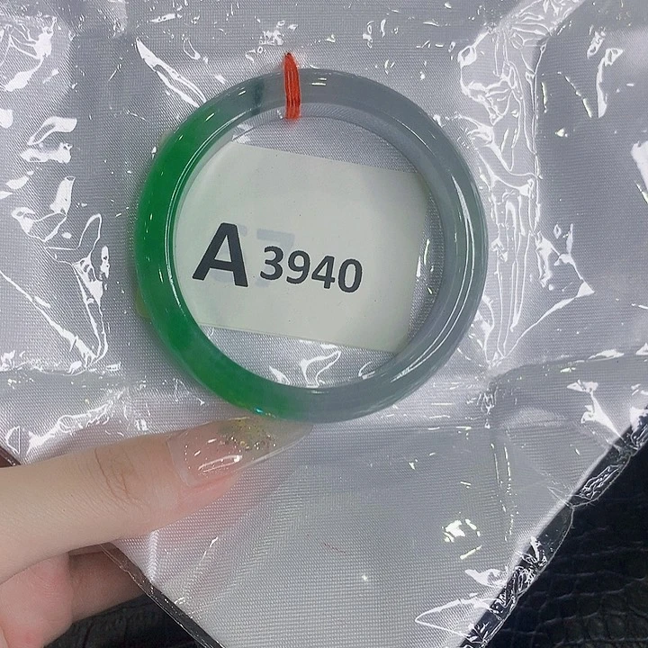 翡翠手镯未镶嵌默认微瑕