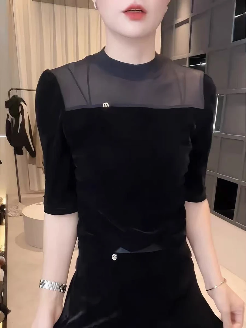 那简家7610【现货】秋款～高级欧货半高领丝绒拼网纱上衣
