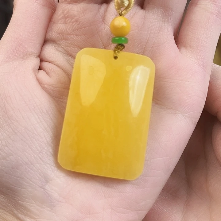 未镶嵌琥珀裸石无事牌鸡油黄