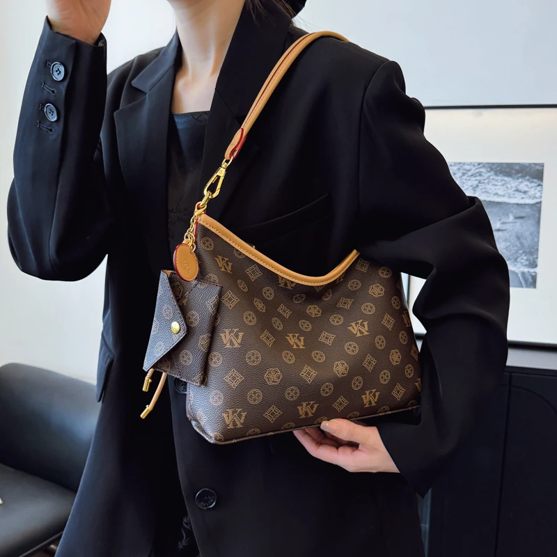 真皮女包斜挎包时尚大容量单肩印花包简约复古质感轻奢女士水桶包