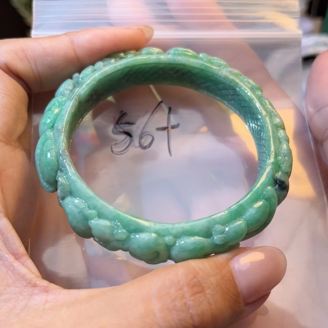 翡翠未镶嵌颈饰待编织