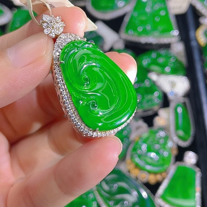 翡翠未镶嵌颈饰06
