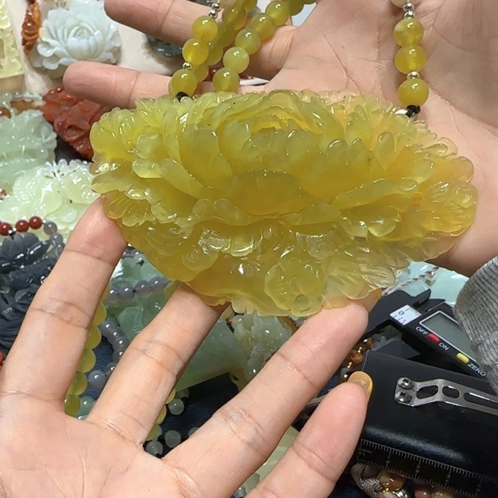未镶嵌蛇纹石玉吊坠