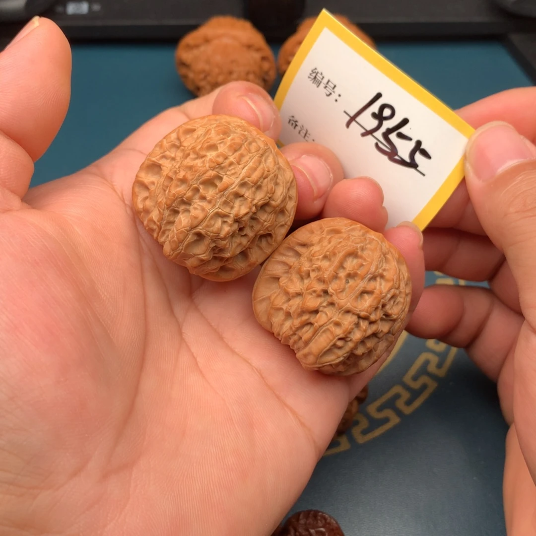 文玩核桃把件37血麒麟1955