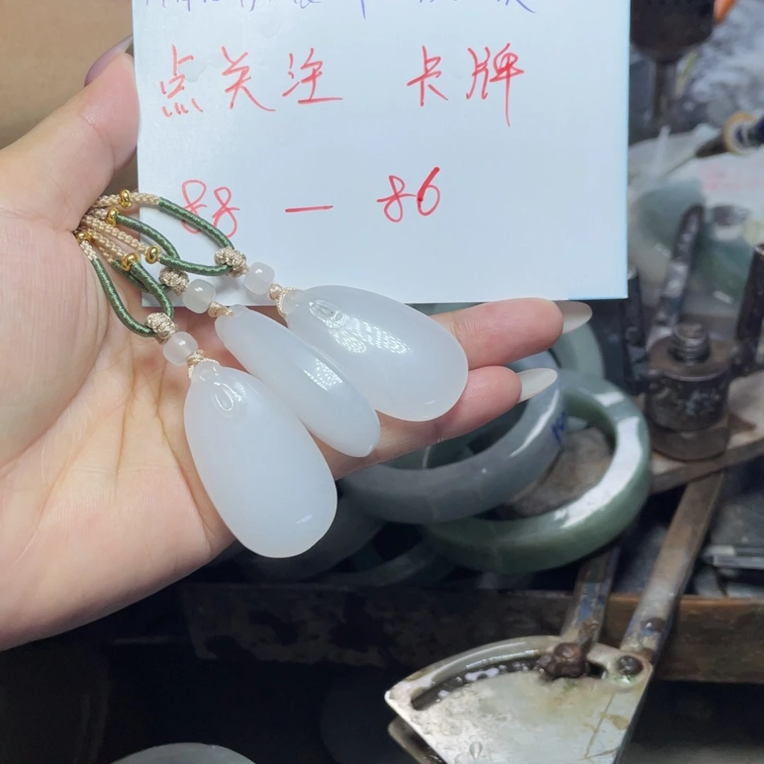 颈饰未镶嵌和田玉（糖玉）落***）