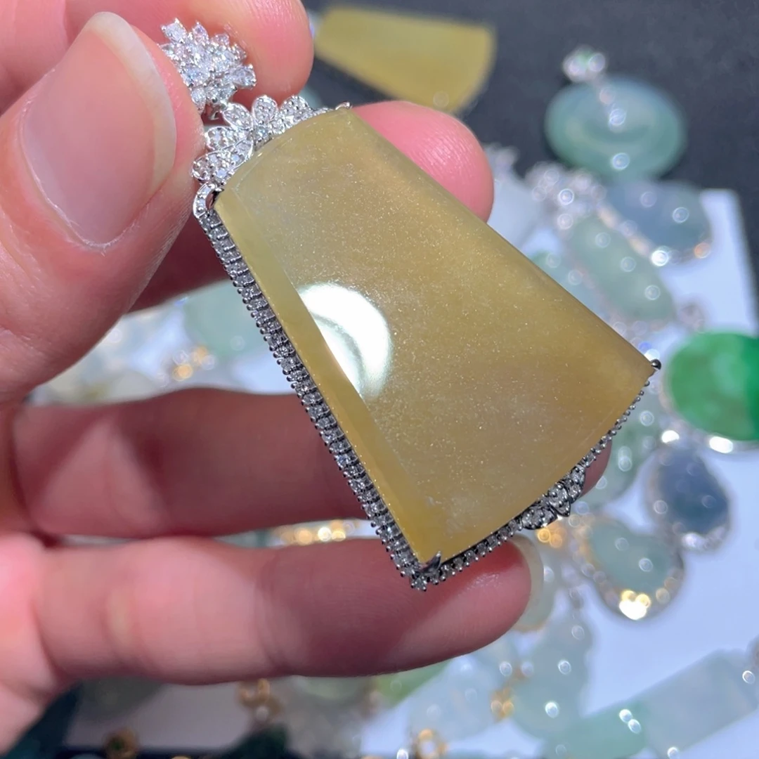 翡翠颈饰18K金镶嵌兴****院翡翠