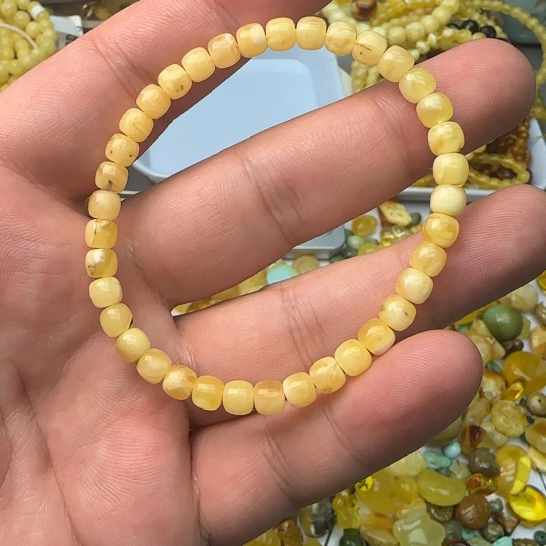 琥珀未镶嵌裸石3.73克5.5mm