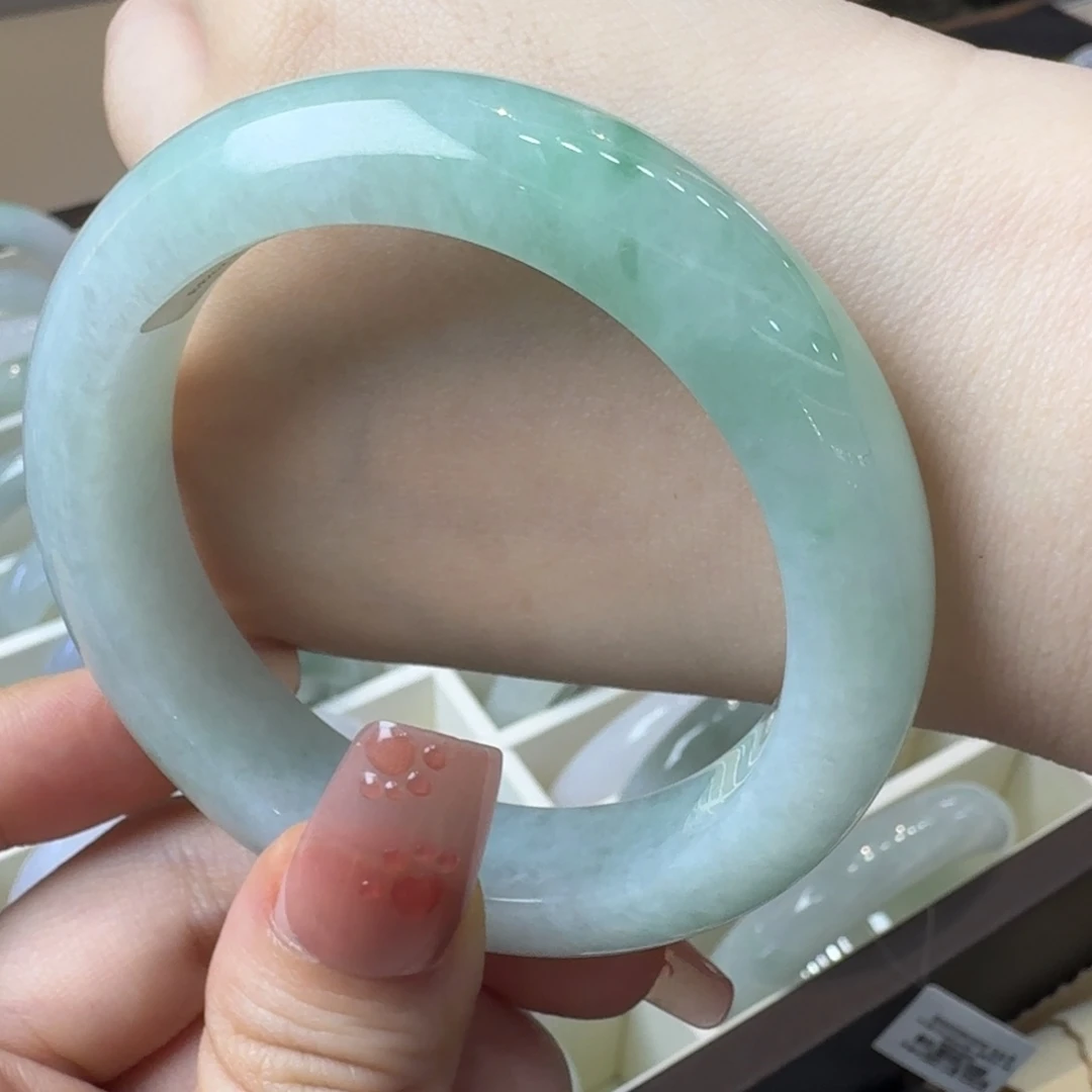 翡翠未镶嵌手镯飘花