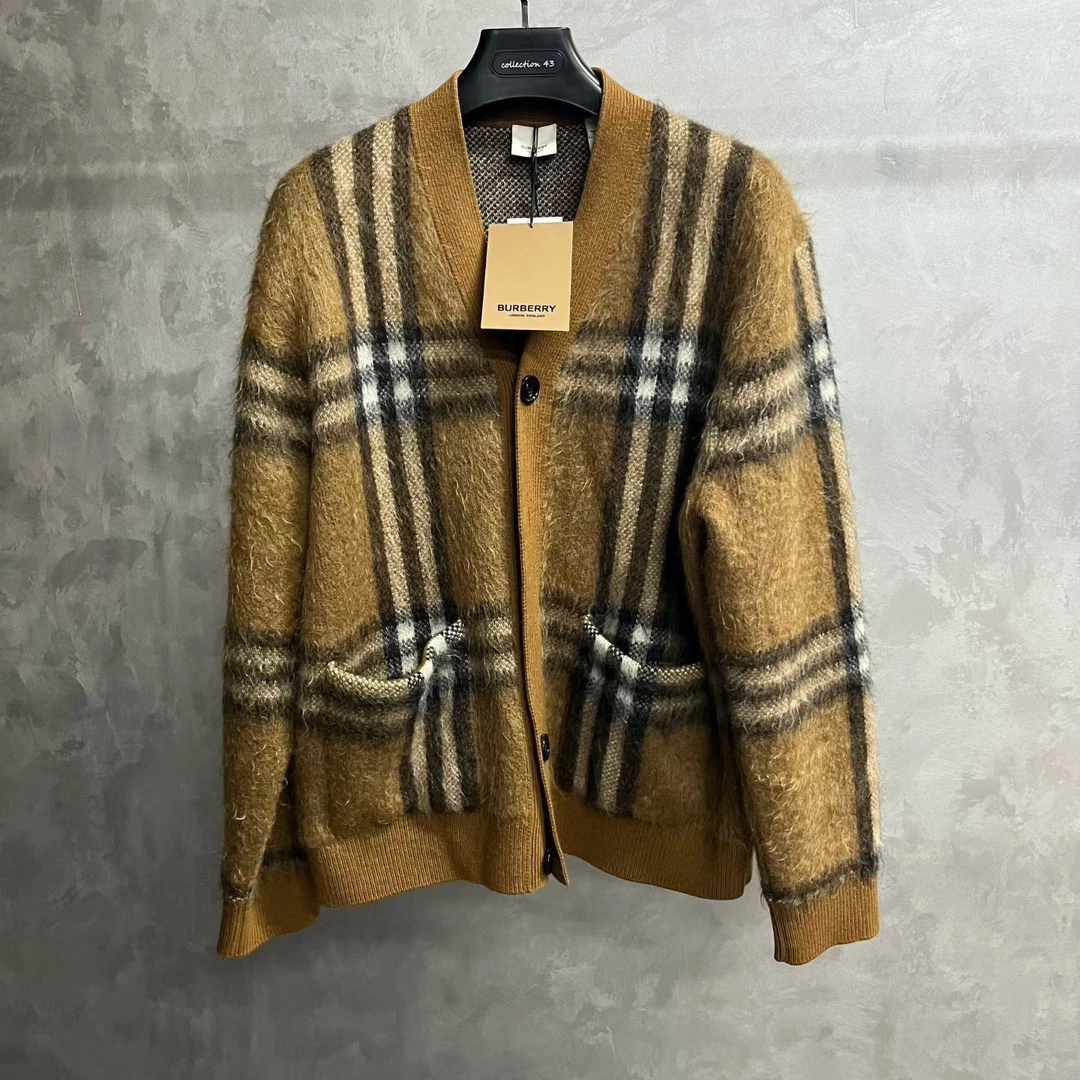 99新 BURBERRY/博柏利 棕色单排扣条纹v领长袖提花针织衫/L