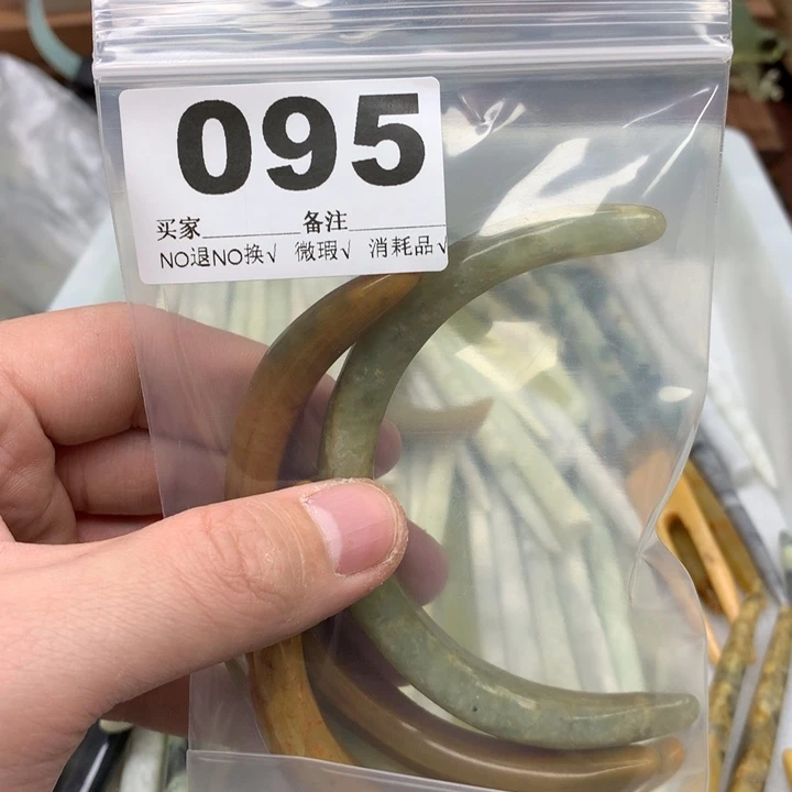 蛇纹石玉发饰合金浮*?
