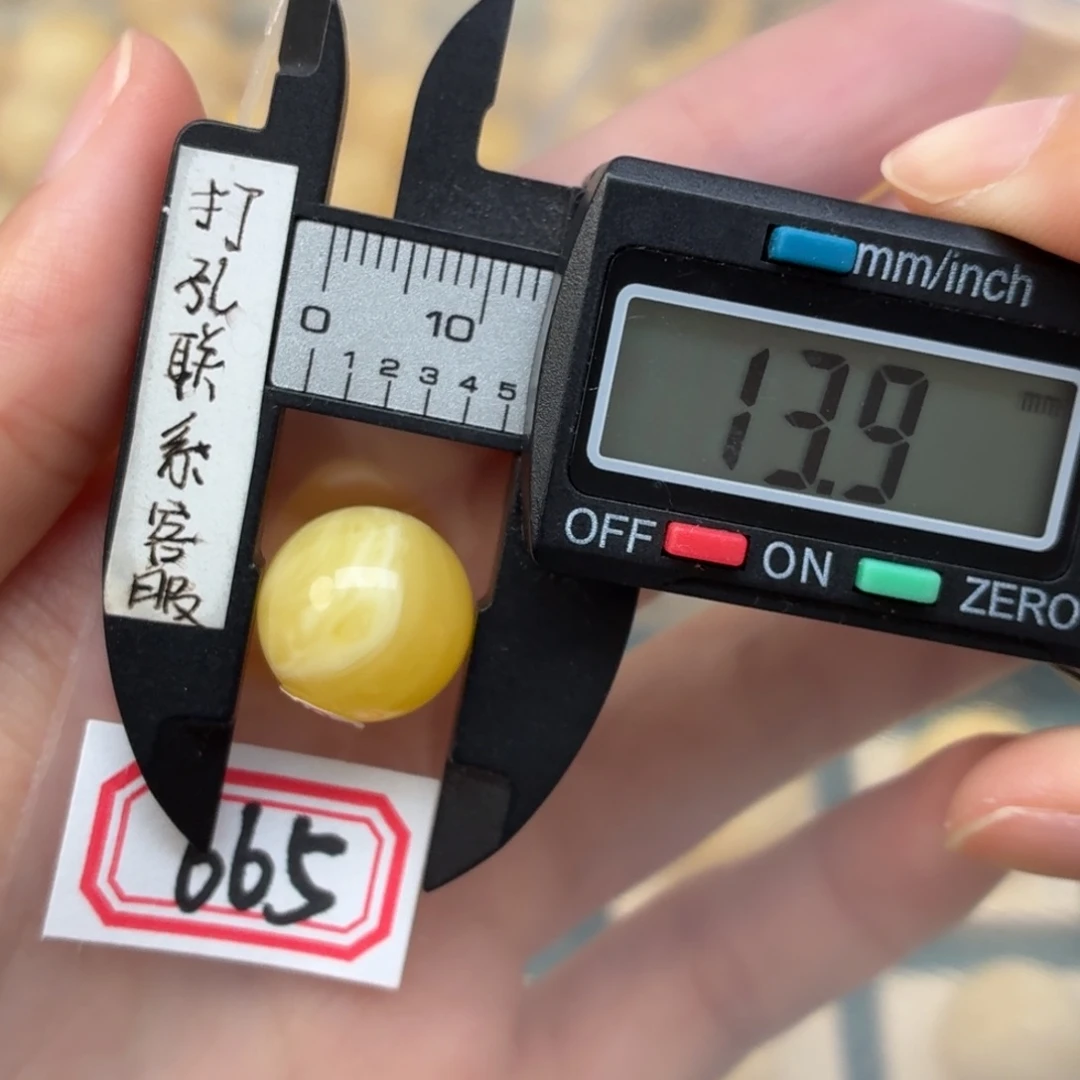 ****0未镶嵌蜜蜡裸石蜜蜡