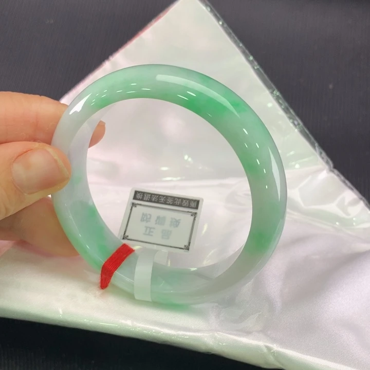 翡翠未镶嵌手镯正圈56