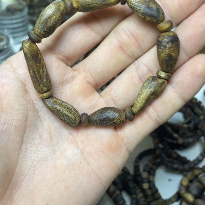 沉香沉香碎屑+树丁单圈7克加