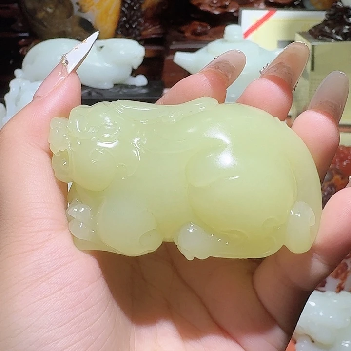 和田玉未镶嵌把件