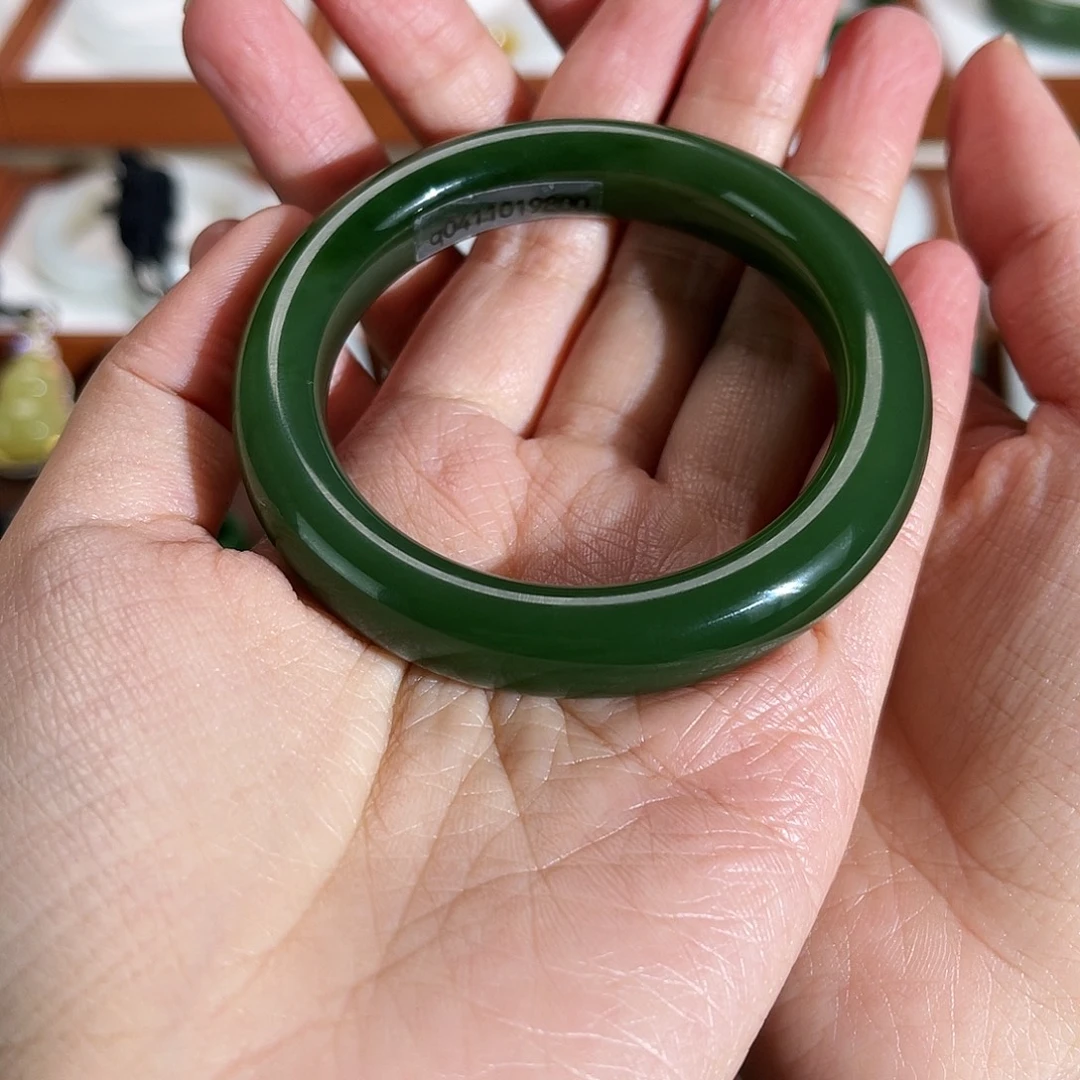 仙***长和田玉未镶嵌手镯