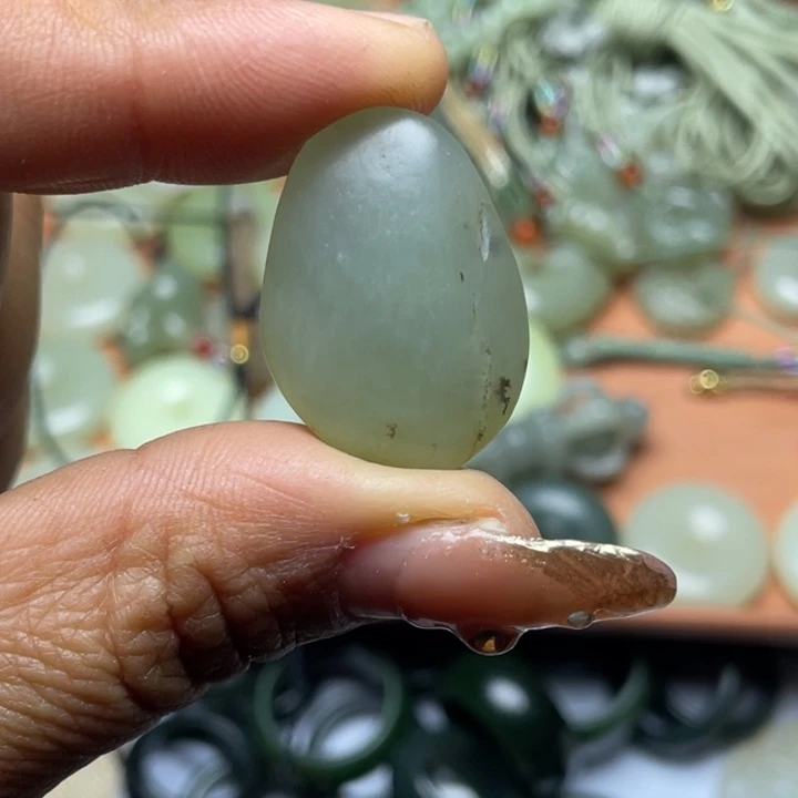 *****和田玉未镶嵌珠宝半成品有包容